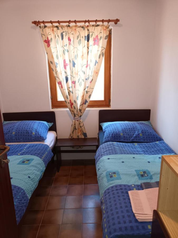 Apartmani Sikic Метайна Экстерьер фото